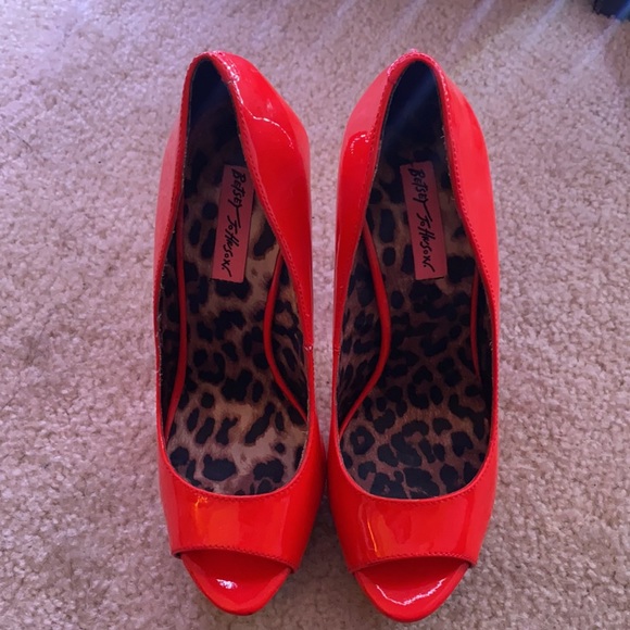 Betsey Johnson hot pink heels - Picture 3 of 4
